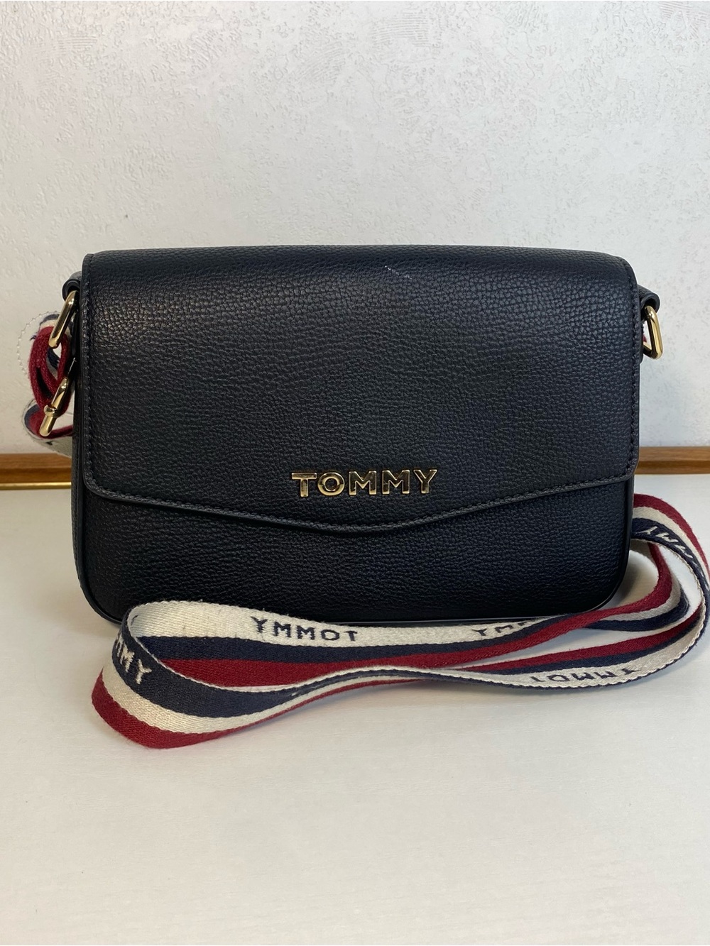 Tommy Hilfiger Black Pebbled Crossbody Bag Gold Logo Stripe Adjustable Strap